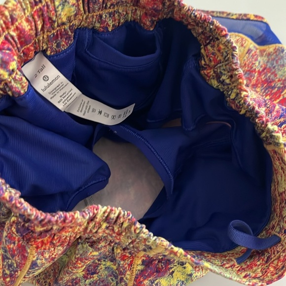 LULULEMON / Seawheeze Hotty Shorts size 2 - Picture 4 of 4